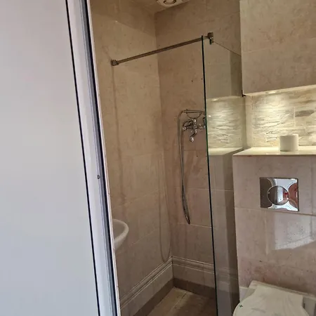 семеен свети петър Хотел Св. Св. Константин и Елена